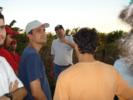Professor Fernando Tangerino explica detalhes dos sistemas de irrigação da FEPE-POMAR UNESP Ilha Solteira.