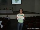 Renata estagiária da Área de Hidráulica e Irrigação da UNESP Ilha Solteira apresenta certificado de melhor trabalho em Iniciação Científica na Área de Gestão dos Recursos Hidricos.