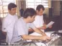 Cláudio Ricardo da Silva (FEIS-UNESP), Luis Fernando Campeche (ESALQ-USP), Fabiano Chaves da Silva (ESALQ-USP), na montagem da estação meteorológica automática na UNESP - Ilha Solteira 